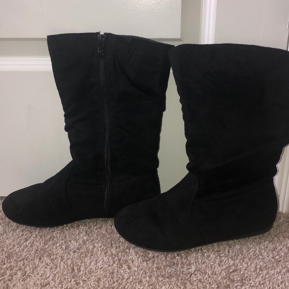 black flat bottom boots
